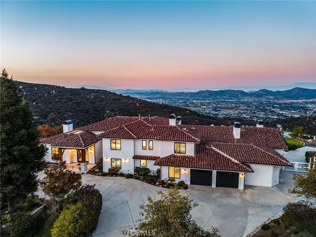 Photo of 37730 Via Baya, Murrieta, CA 92562 (MLS # OC26015017)