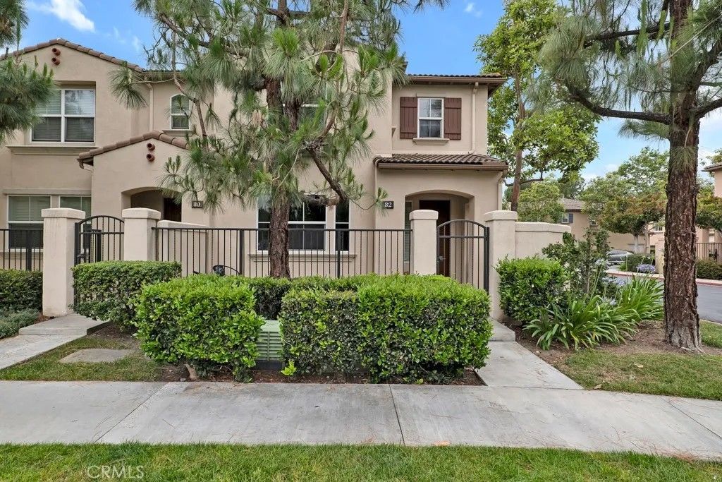 Photo of 82 Trailing Vine, Irvine, CA 92602 (MLS # SR26096608)