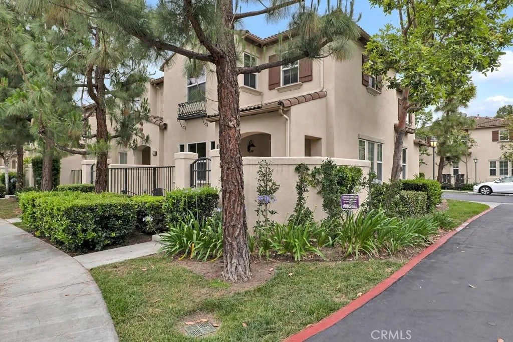 Photo of 82 Trailing Vine, Irvine, CA 92602 (MLS # SR26096608)