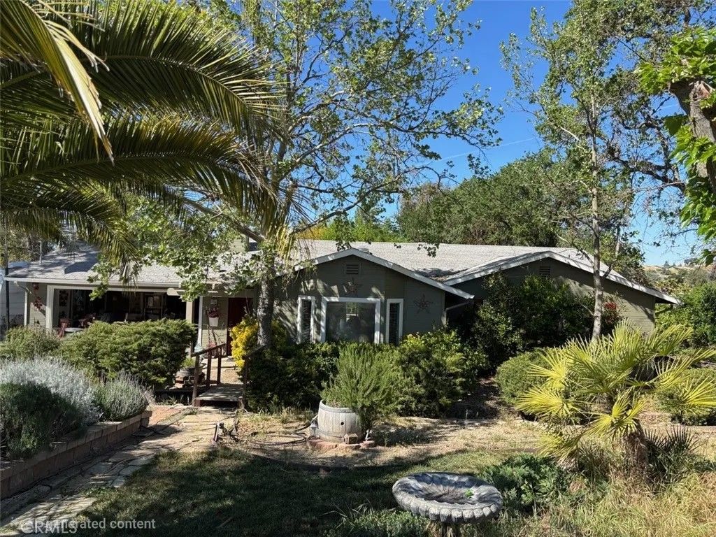 Photo of 7835 Blue Moon Road, Paso Robles, CA 93446 (MLS # NS26076805)