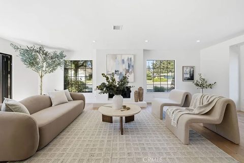 Photo of 10345 Oso Avenue, Chatsworth, CA 91311 (MLS # SR26054313)