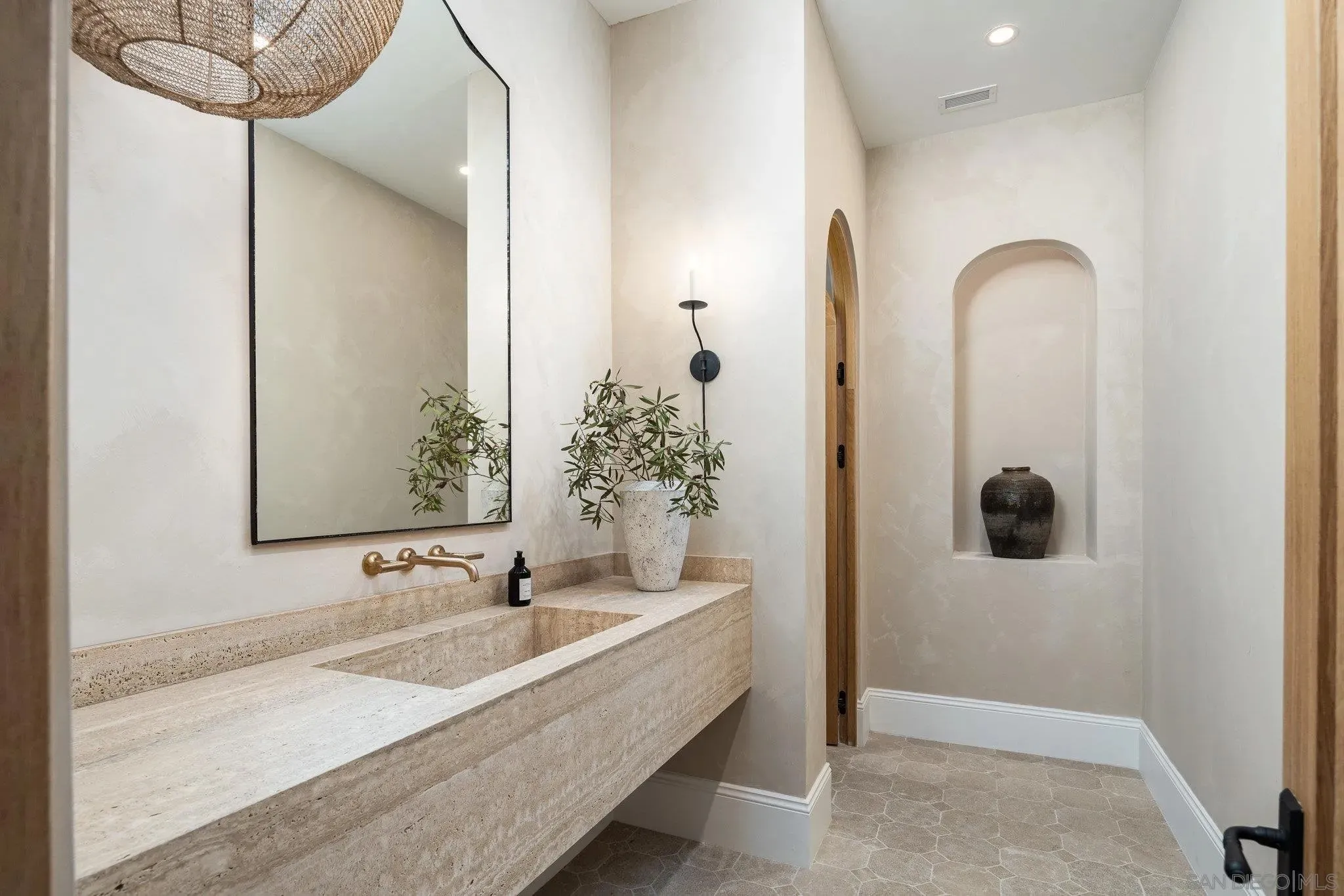 Rancho Santa Fe, California 92067, United States, 5 Bedrooms Bedrooms, ,7 BathroomsBathrooms,Residential,Active,242149