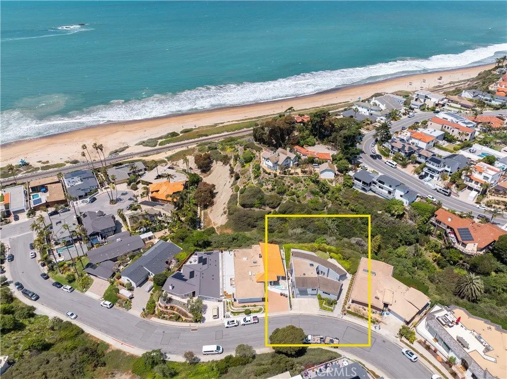 504 Avenida La Costa