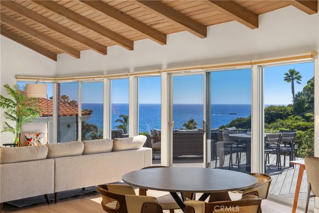 504 Avenida La Costa
