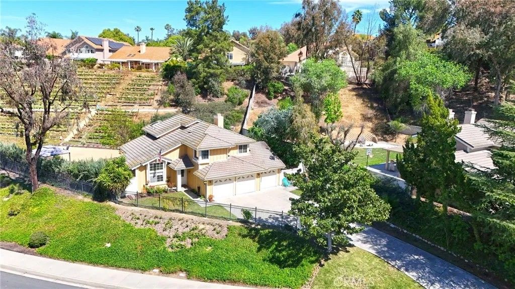 Photo of 31465 Paseo Goleta, Temecula, CA 92592 (MLS # SW26071559)