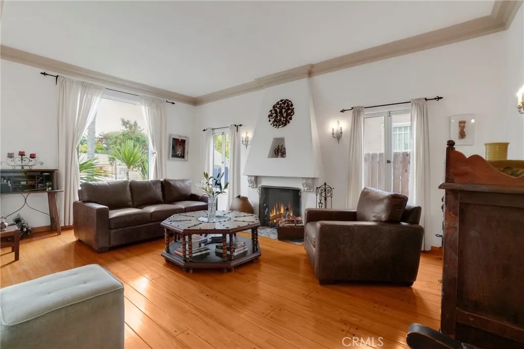 2431 S Holt