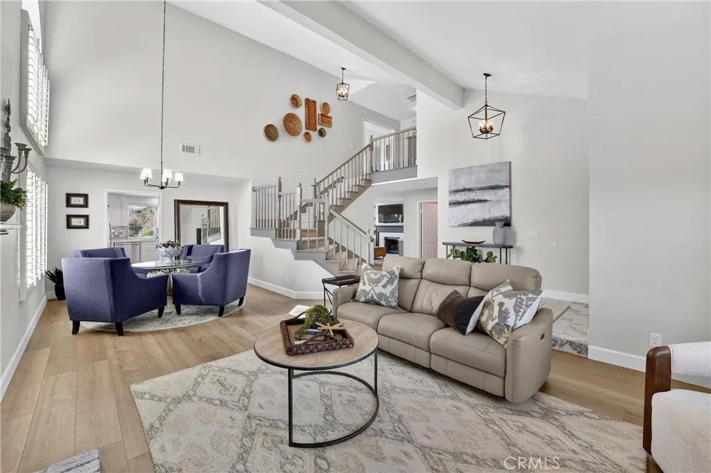 5515 Camino Vista