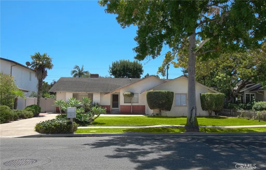 2032 Aliso Avenue