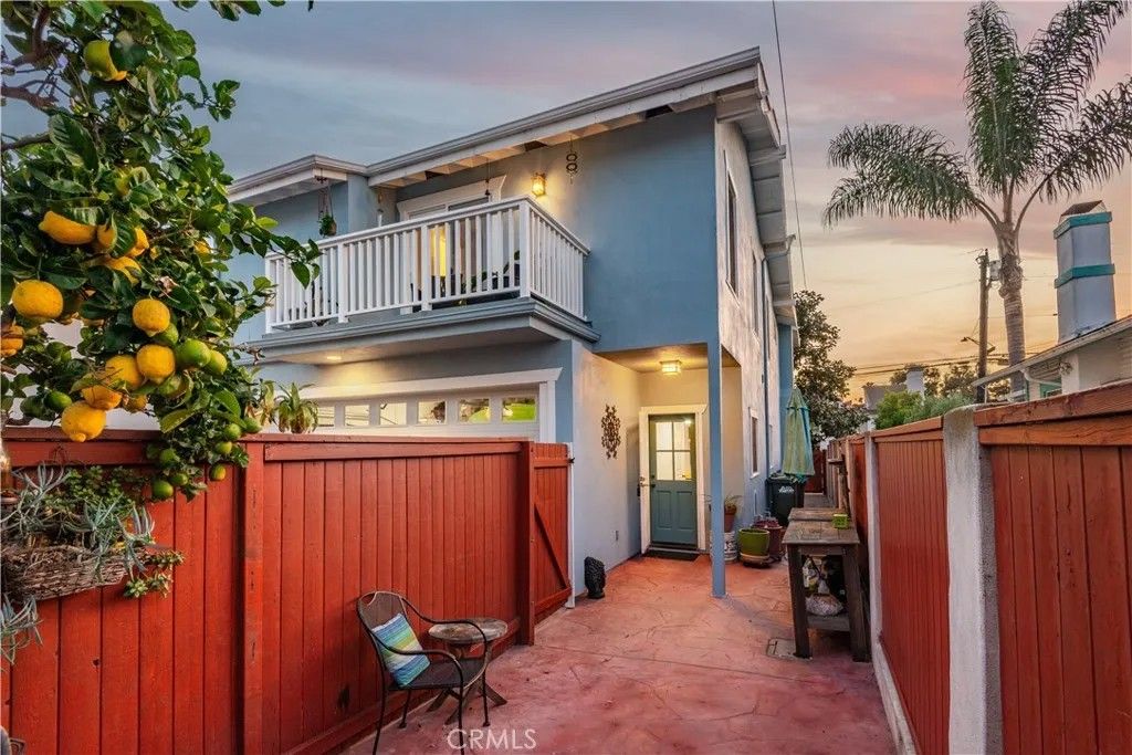 Photo of 420 S Broadway Avenue #A, Redondo Beach, CA 90277 (MLS # SB26076613)