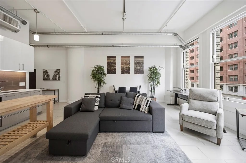 939 S Broadway