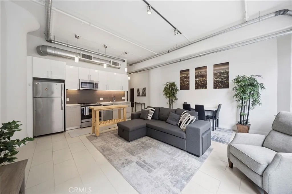 939 S Broadway