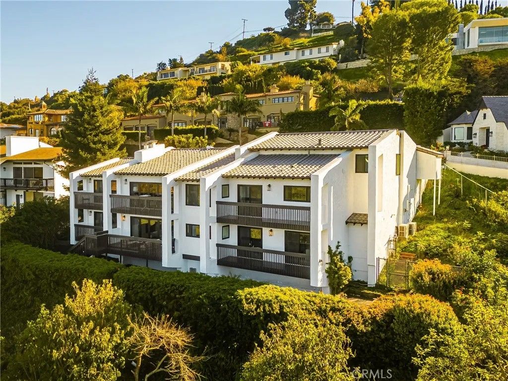 Photo of 5 Yellow Brick Road, Rancho Palos Verdes, CA 90275 (MLS # OC25282317)