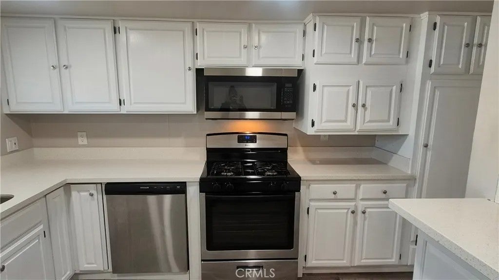 13903 S Zamora