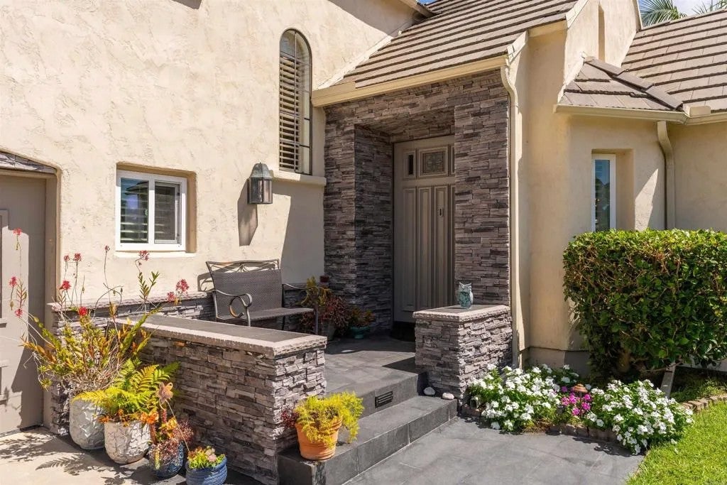 3684 Maria Ln