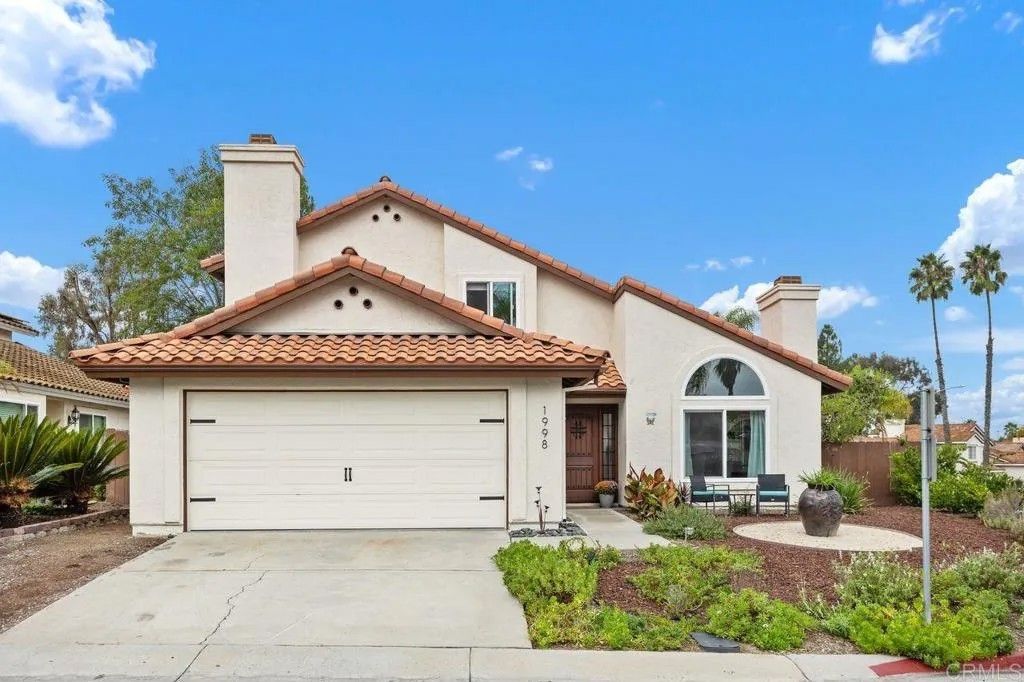 Photo of 1998 Paseo del Rey, Vista, CA 92084 (MLS # NDP2509327)