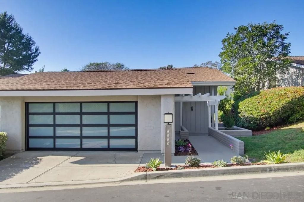 Photo of 5580 Caminito Consuelo, La Jolla, CA 92037 (MLS # 2600005)