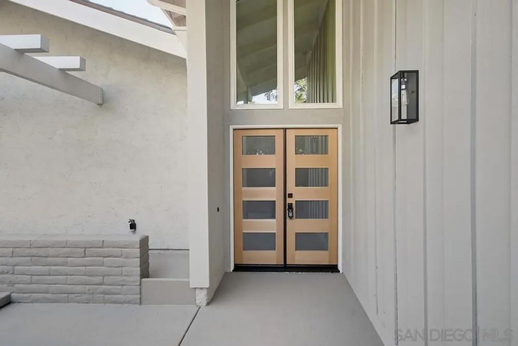 Photo of 5580 Caminito Consuelo, La Jolla, CA 92037 (MLS # 2600005)