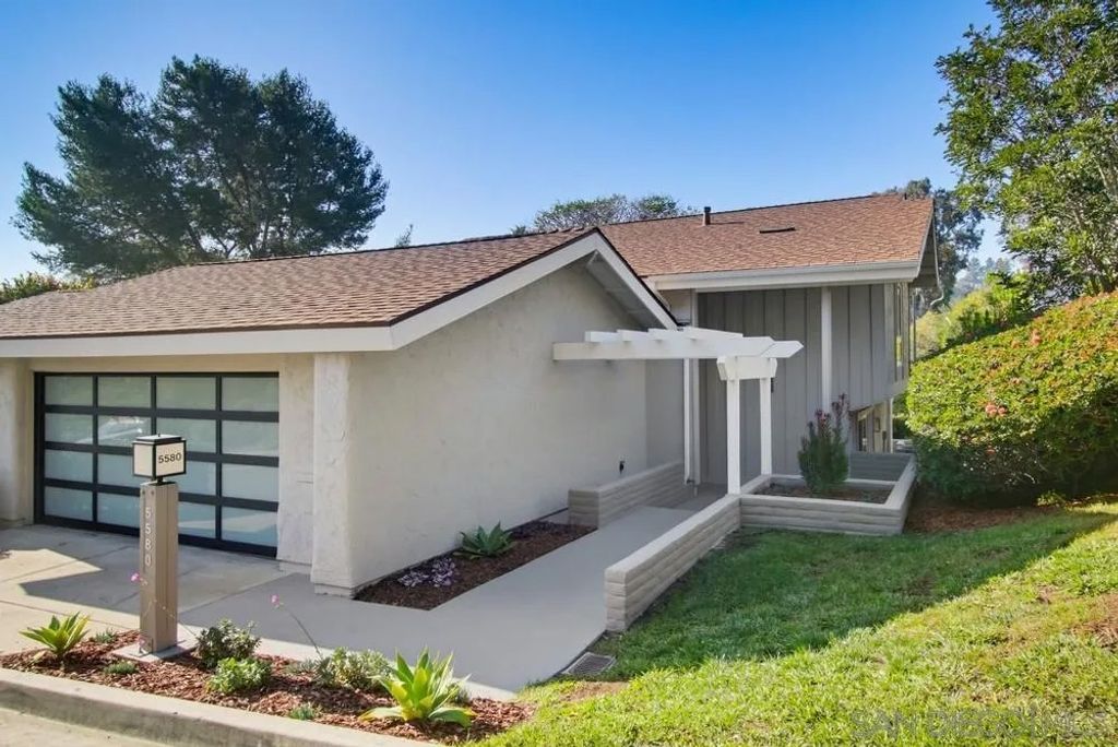 Photo of 5580 Caminito Consuelo, La Jolla, CA 92037 (MLS # 2600005)