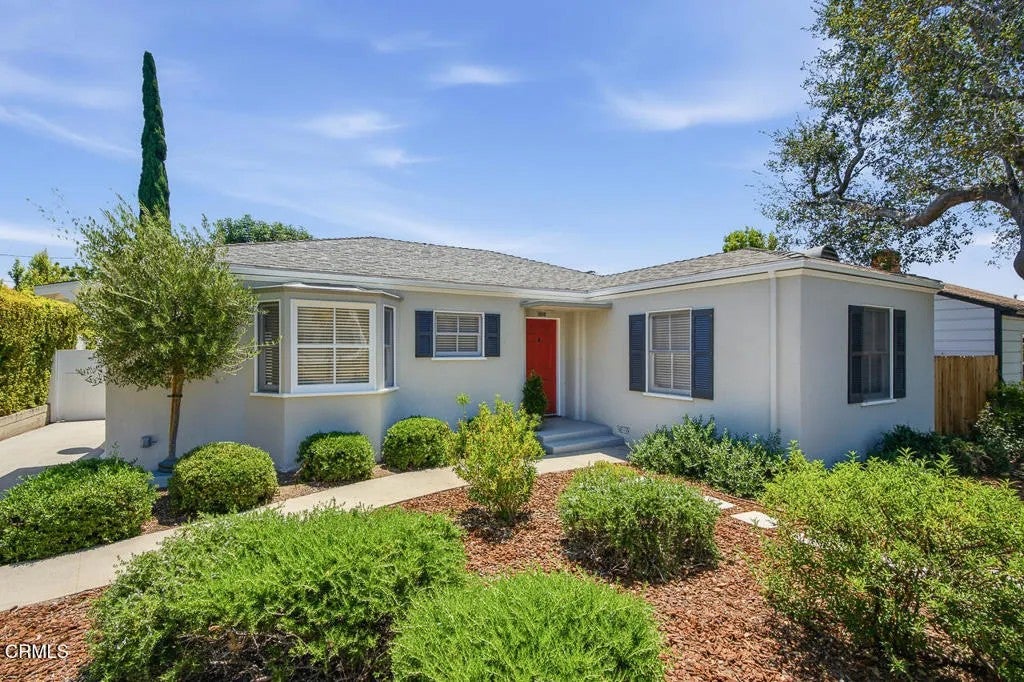 Photo of 1010 Roxbury Drive, Pasadena, CA 91104 (MLS # P1-28232)
