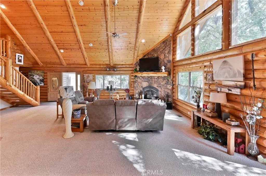 21416 Robin Lane