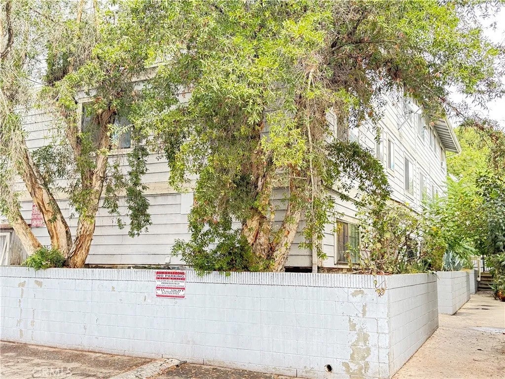 Photo of 13945 Osborne Street #C 104, Arleta, CA 91331 (MLS # SR26194866)