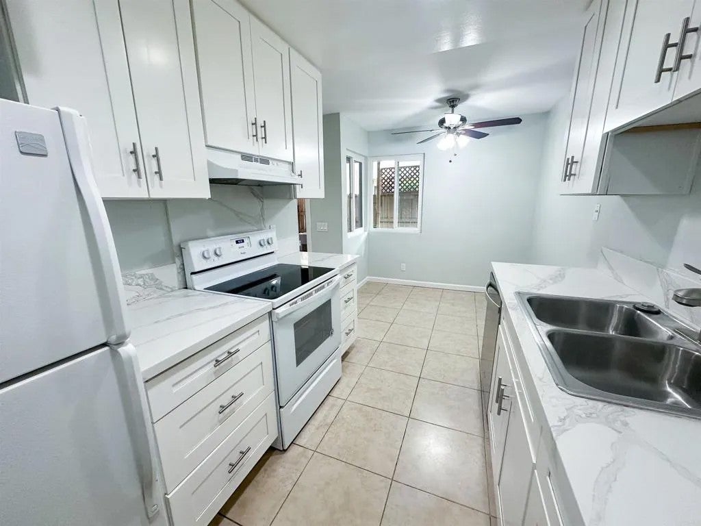 2121 E Grand Avenue H29