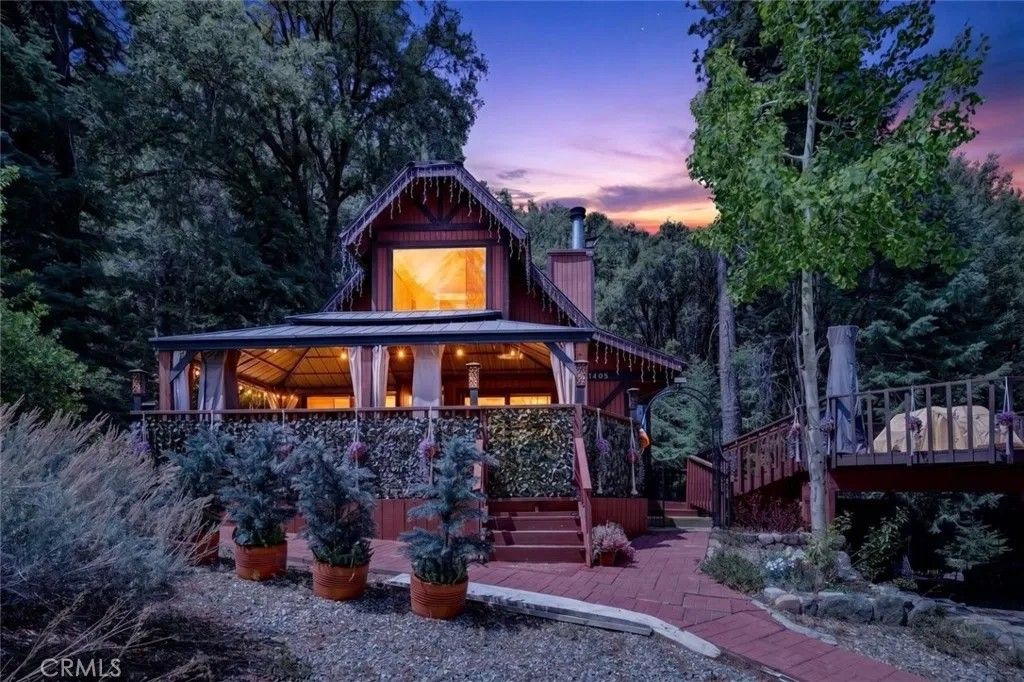 Photo of 1405 Zion Way, Pine Mountain Club, CA 93222 (MLS # SR26094582)