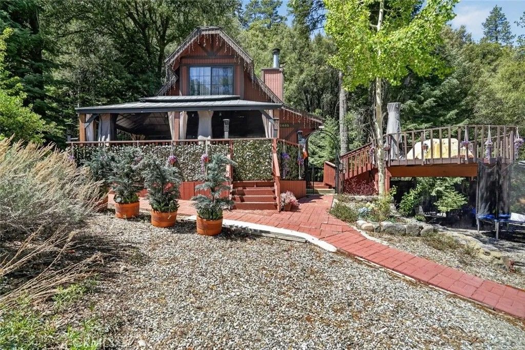 Photo of 1405 Zion Way, Pine Mountain Club, CA 93222 (MLS # SR26094582)
