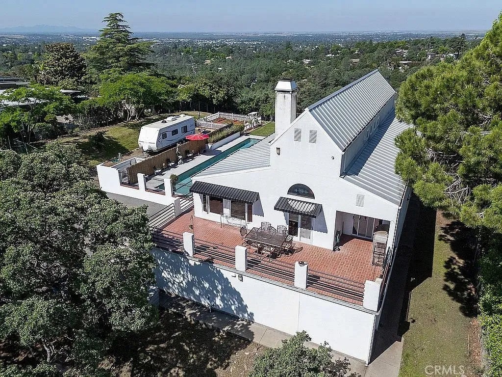 4 Lemon Hill Court