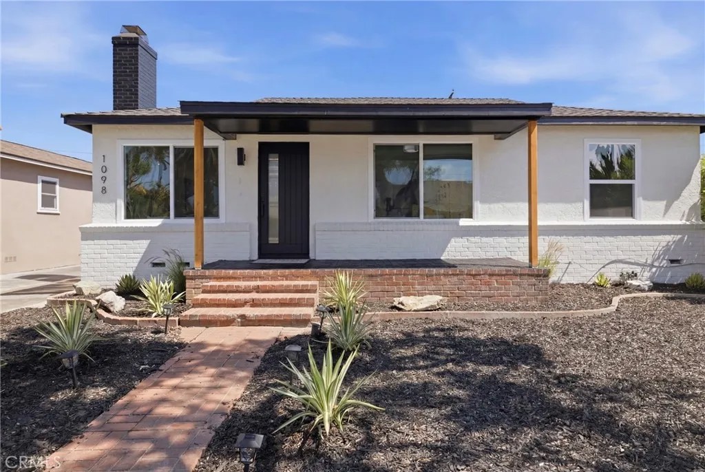 1098 E Ridgewood