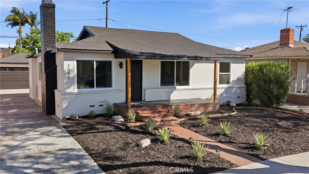 1098 E Ridgewood