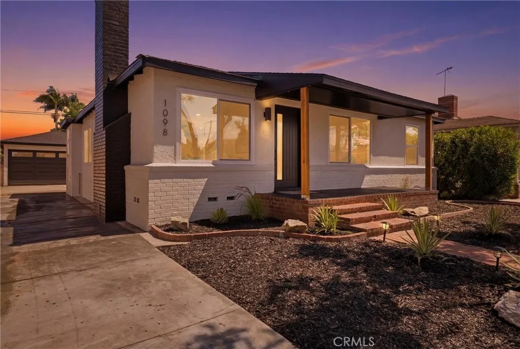 1098 E Ridgewood