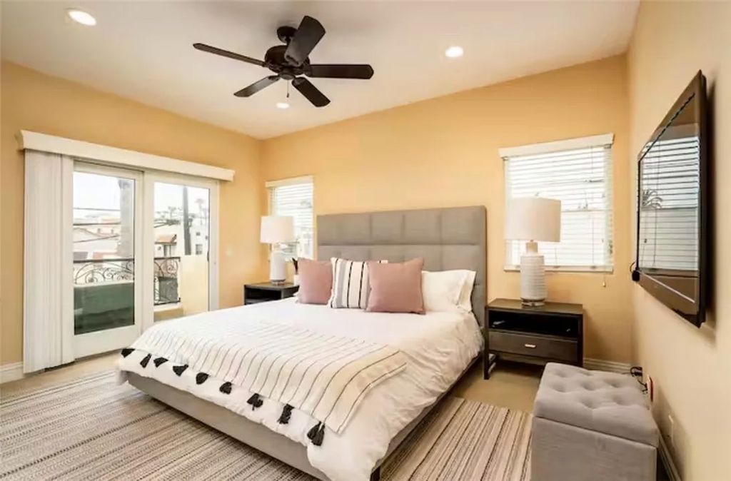 Photo of 301 16th Street, Huntington Beach, CA 92648 (MLS # PW25252245)