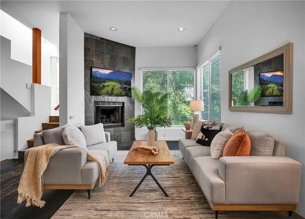 Photo of 8738 Wonderland Avenue, Los Angeles, CA 90046 (MLS # SR26082143)