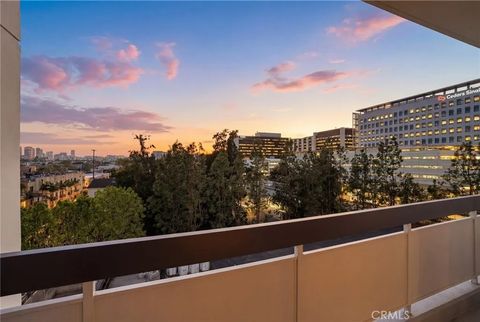 Photo of 321 S San Vicente Boulevard #604, Los Angeles, CA 90048 (MLS # SR26041810)