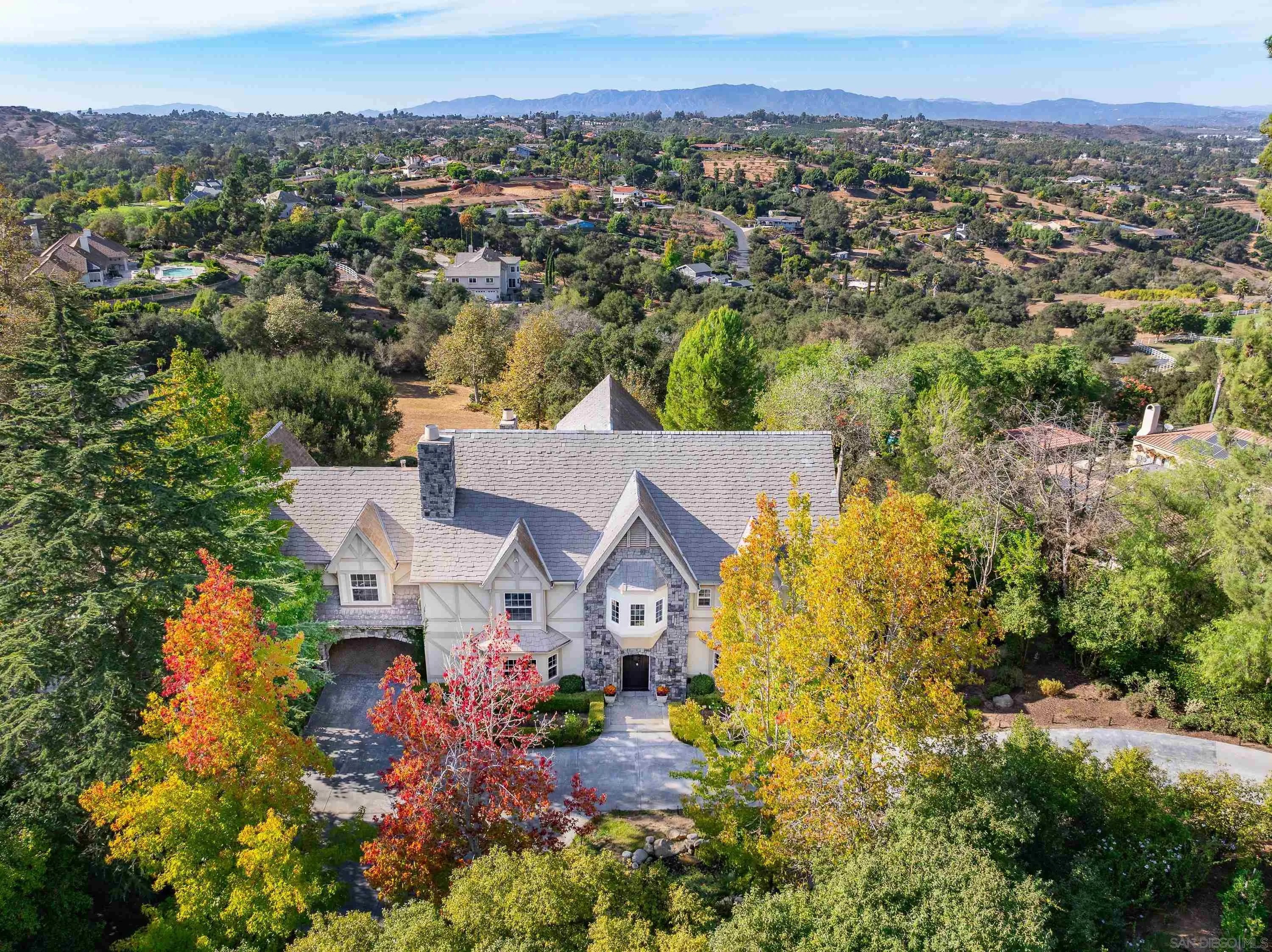 5 Rolling View Lane