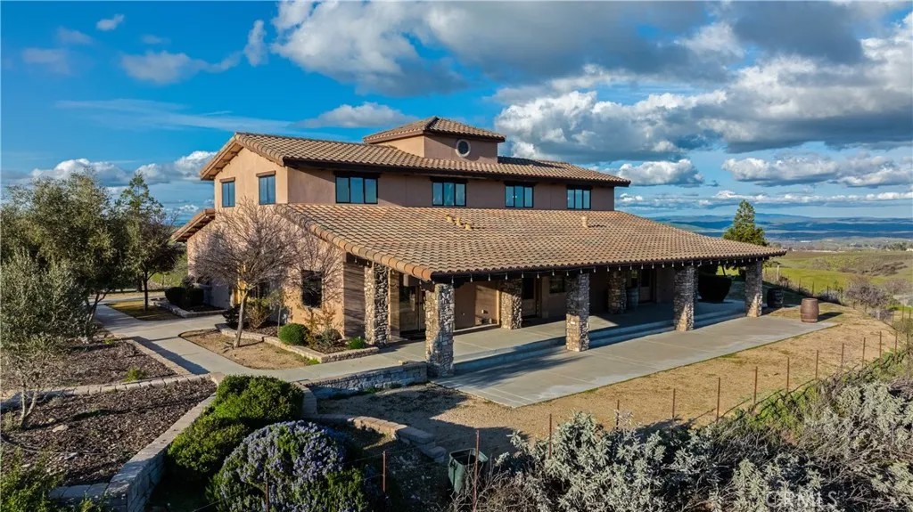 3230 Nacimiento Lake Drive
