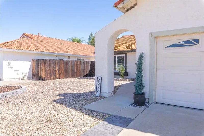 25251 Ridgeplume