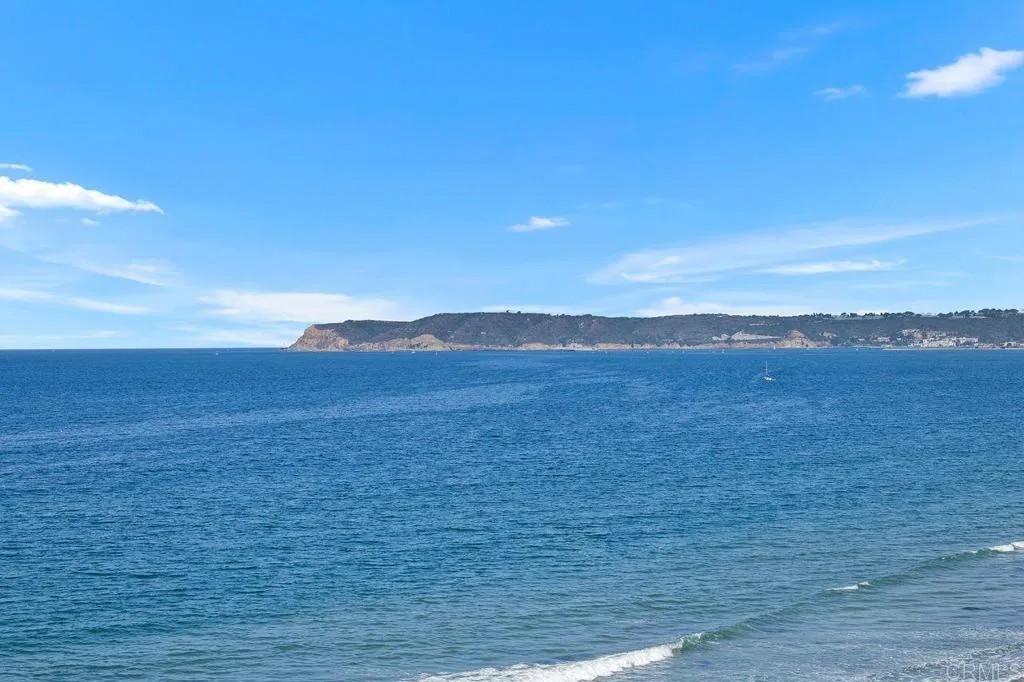 1760 Avenida del Mundo 805