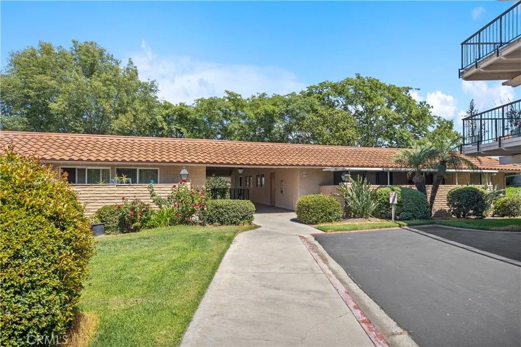 Photo of 3108 Via Serena #O, Laguna Woods, CA 92637 (MLS # OC26013948)