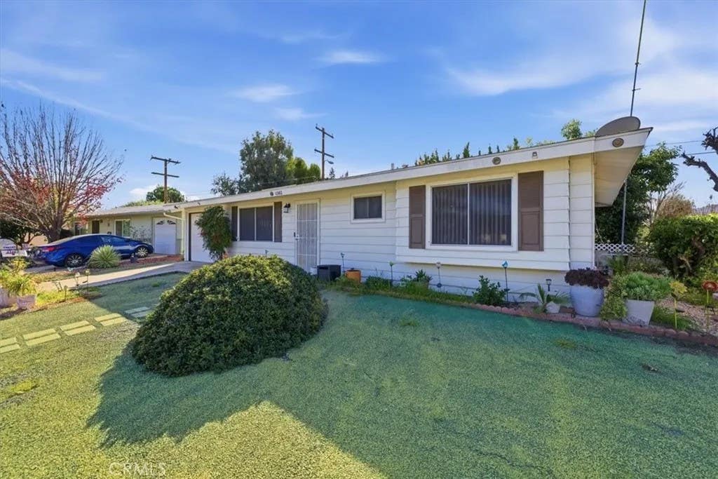 Photo of 43463 Briercliff Dr, Hemet, CA 92544 (MLS # IG26120142)