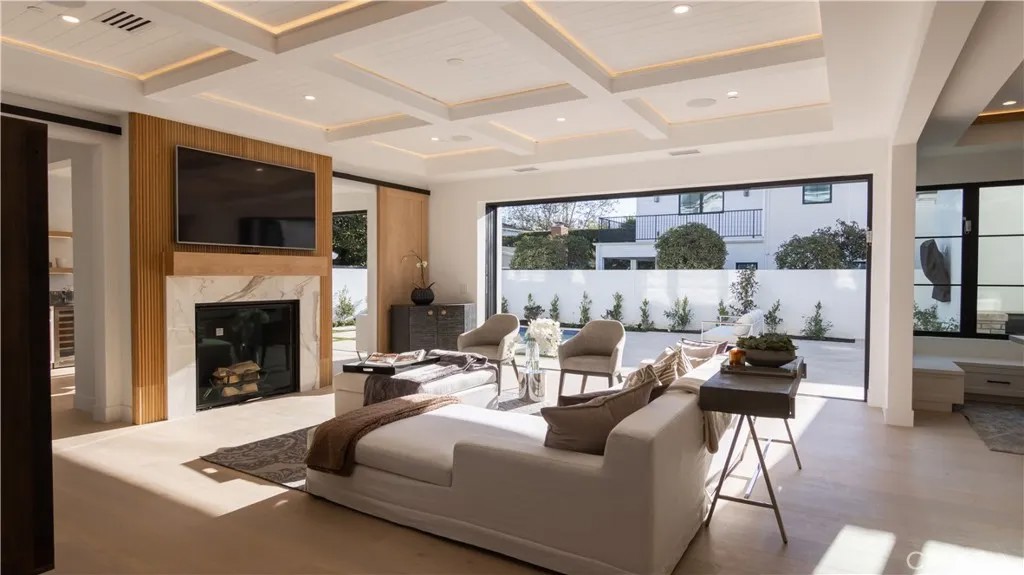 600 Powell Place 1