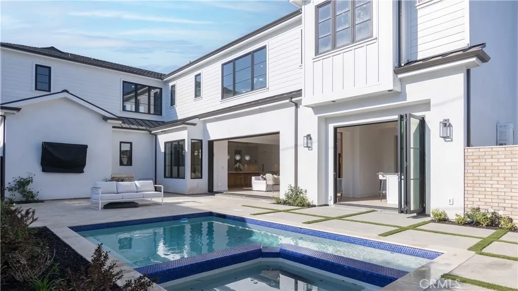 600 Powell Place 1