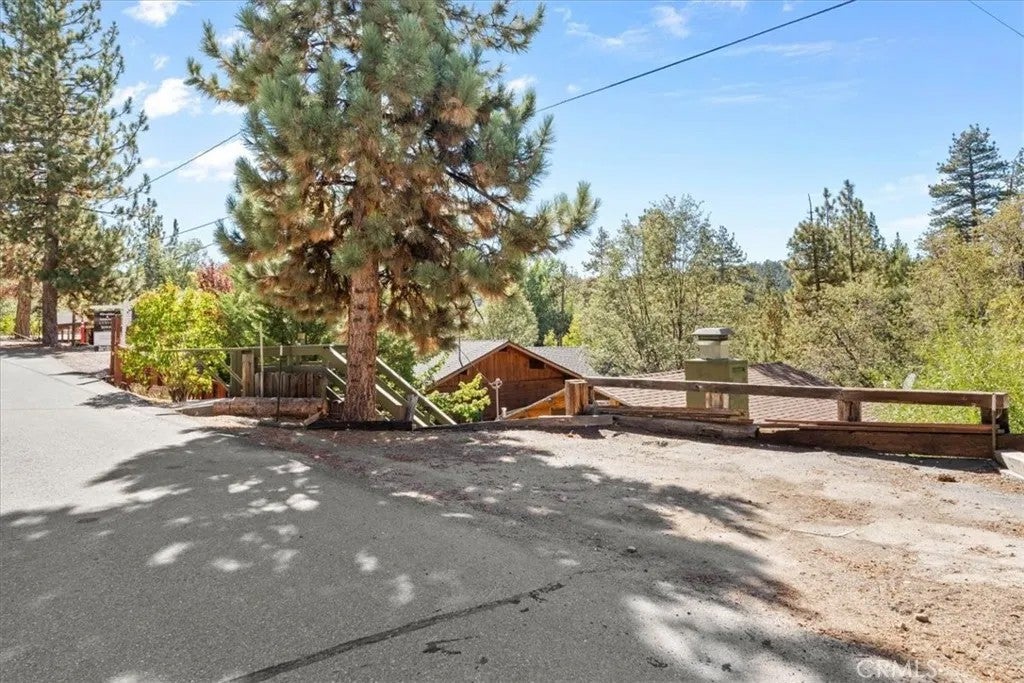 1132 Crags Lane