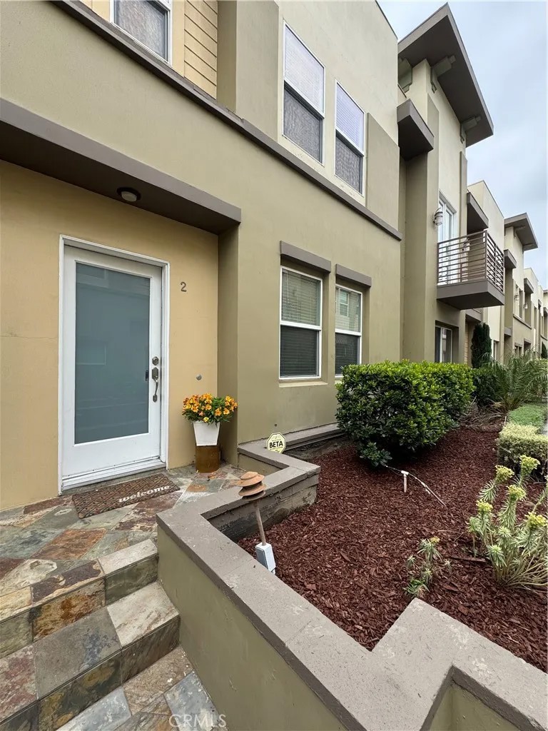 431 N Los Robles Avenue 2