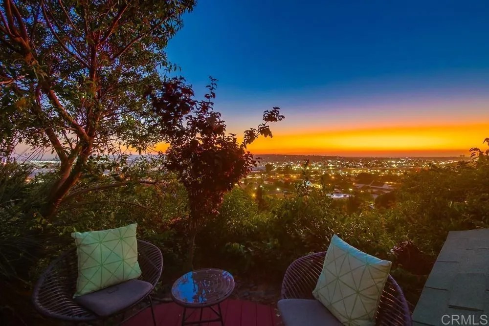 2477 PRESIDIO DR