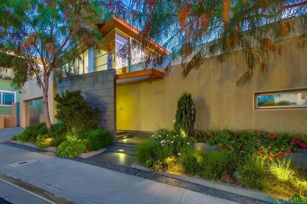 2477 PRESIDIO DR