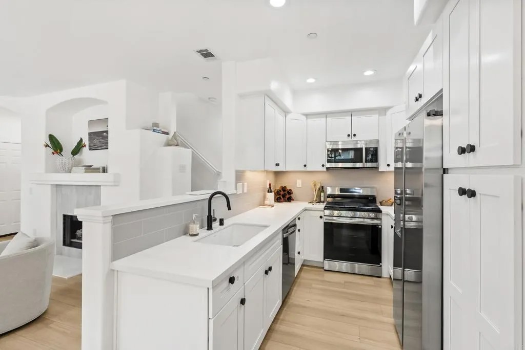 6417 Terraza Portico