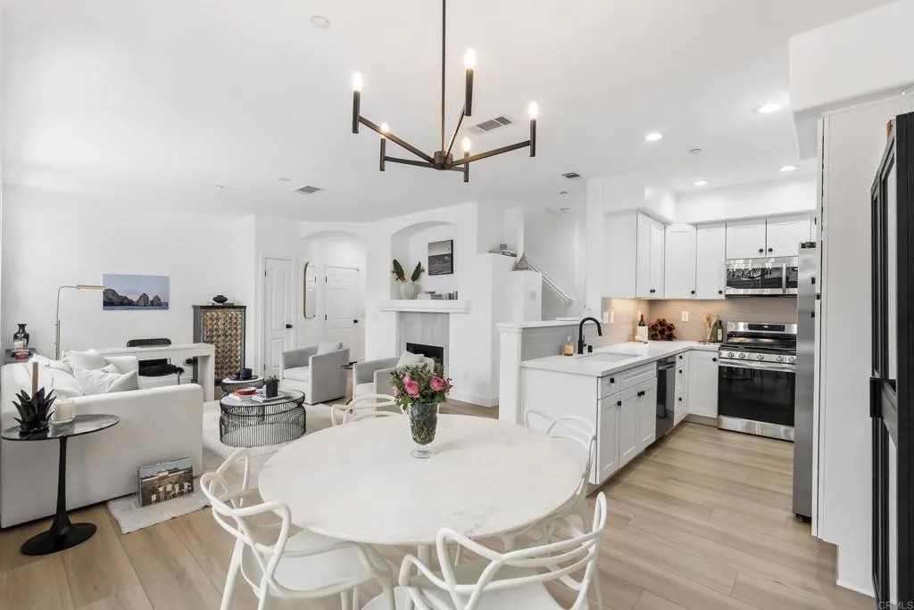 6417 Terraza Portico