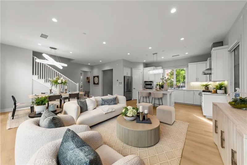 123 Lomita